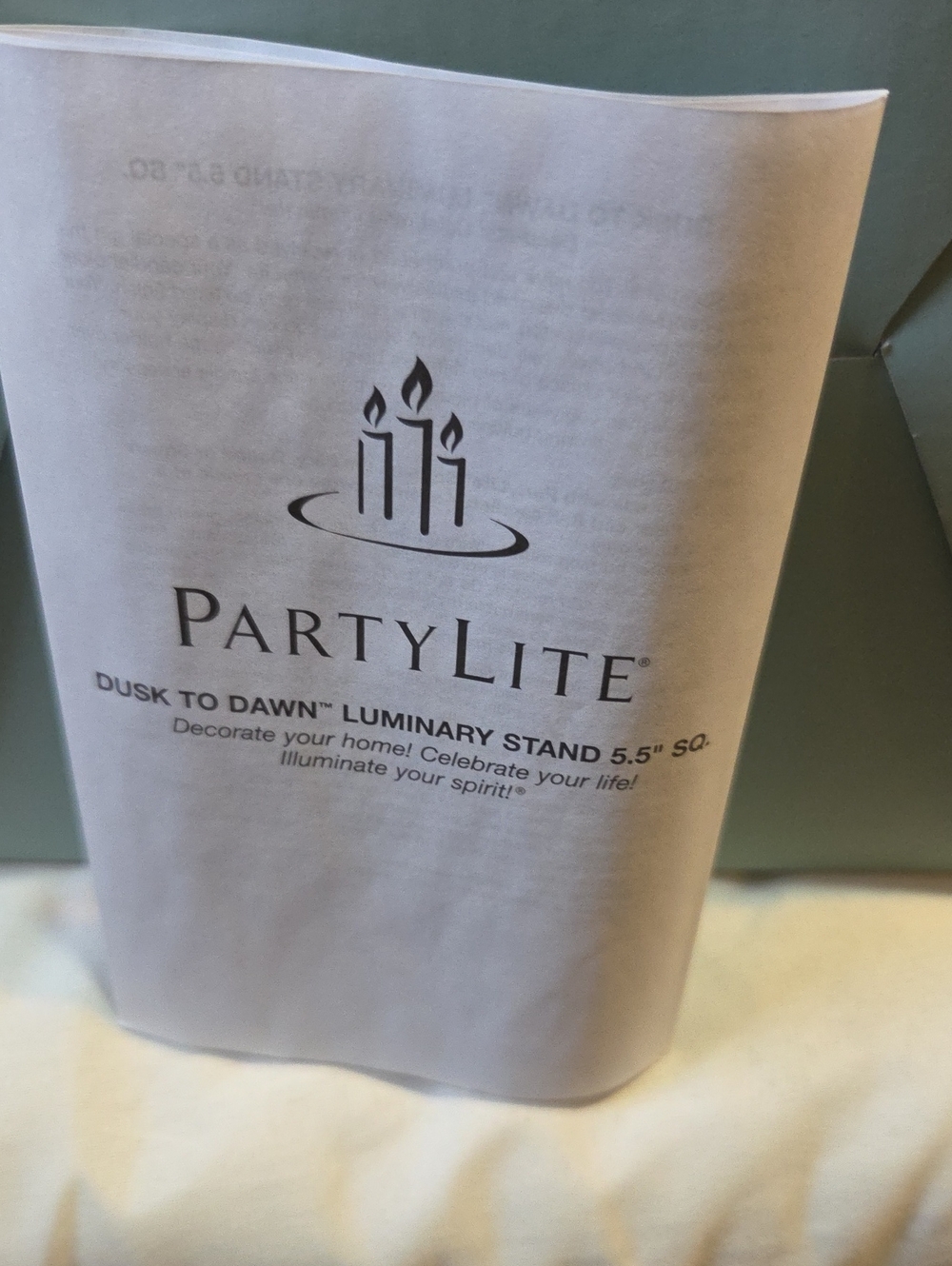 PartyLite Dusk to Dawn Luminary Stand - White